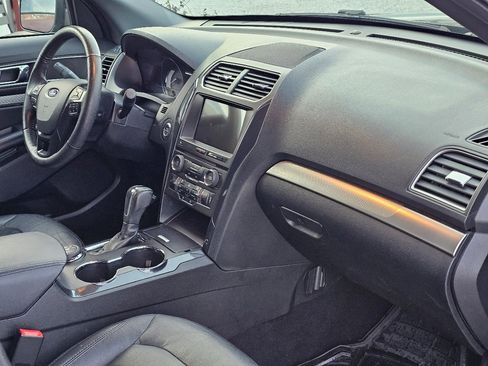 Used 2018 Ford Explorer XLT w/ Equipment Group 202A image 36