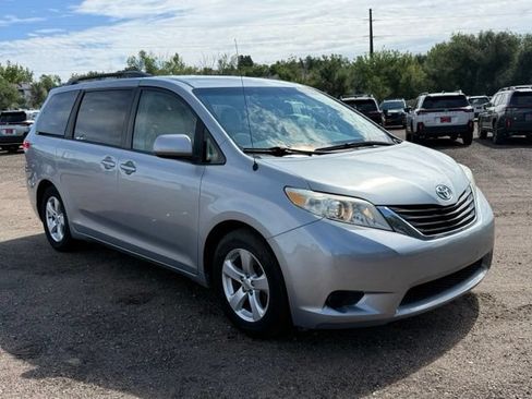 Used 2014 Toyota Sienna LE FWD image 7