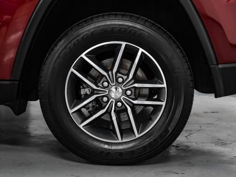 Used 2018 Jeep Grand Cherokee Limited image 51