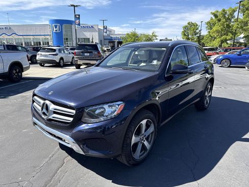 Used 2019 Mercedes-Benz GLC 300 4MATIC image 2