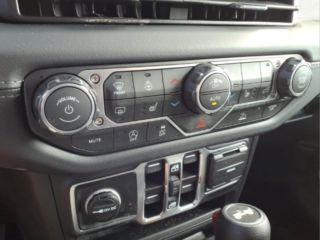 Used 2025 Jeep Wrangler Unlimited Sahara AWD/4WD image 21