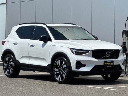 Used 2024 Volvo XC40 B5 Ultimate w/ Protection Package Premier AWD/4WD image 7