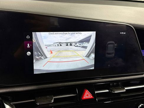 Used 2024 Kia Niro SX image 27