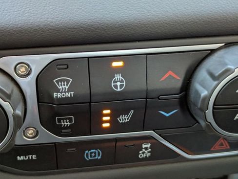 Used 2025 Jeep Wrangler Unlimited Sahara w/ Safety Group image 26