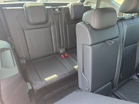 Used 2023 Volkswagen Tiguan SE FWD image 19
