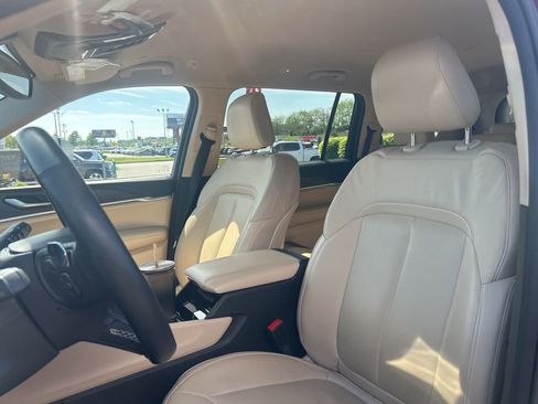 Used 2022 Jeep Grand Cherokee L Limited AWD/4WD image 3