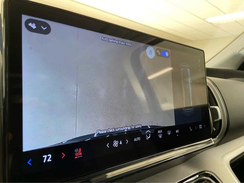 Used 2025 Ford Expedition Active image 39