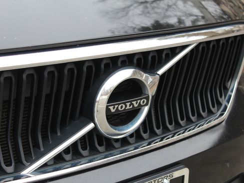 Used 2019 Volvo XC40 T5 Momentum image 35