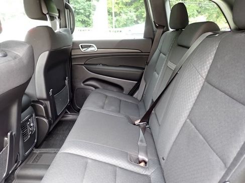 Used 2021 Jeep Grand Cherokee Laredo AWD/4WD image 17