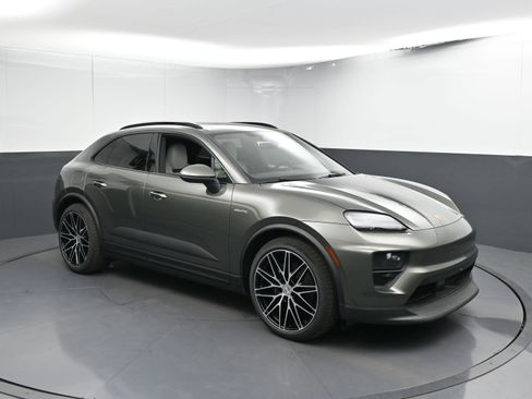 Certified 2024 Porsche Macan 4 Electric image 26
