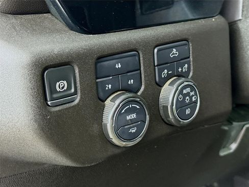 Used 2024 Chevrolet Silverado 3500 LT w/ Convenience Package image 11