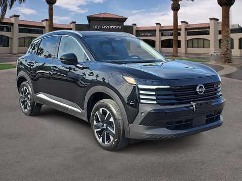 Used 2025 Nissan Kicks SR FWD image 2