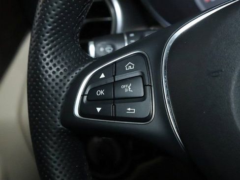 Used 2019 Mercedes-Benz GLC 300 4MATIC image 26