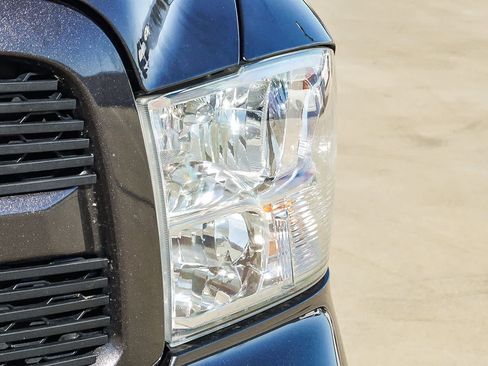 Used 2019 RAM 1500 Express image 7