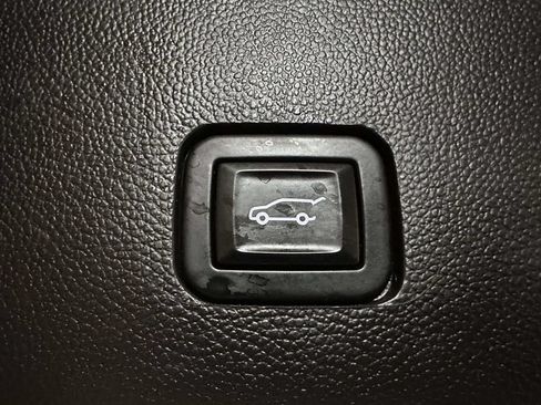 Used 2021 Chevrolet Traverse LT AWD/4WD image 12