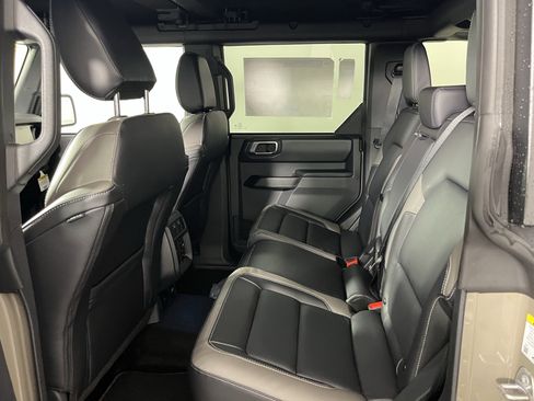 New 2025 Ford Bronco Outer Banks w/ Sasquatch Package image 13