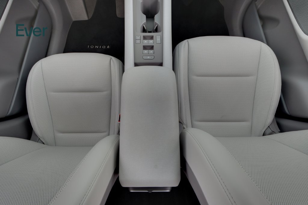 Used 2025 Hyundai Ioniq 6 SEL RWD image 27