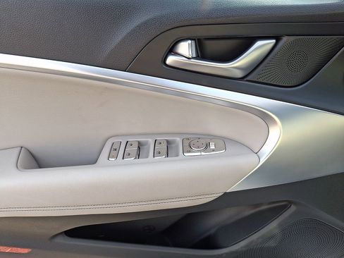 Used 2023 Genesis G70 2.0T image 13