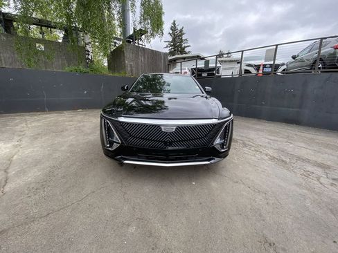 Used 2024 Cadillac Lyriq Luxury w/ LPO, Floor Liner Package AWD/4WD image 9
