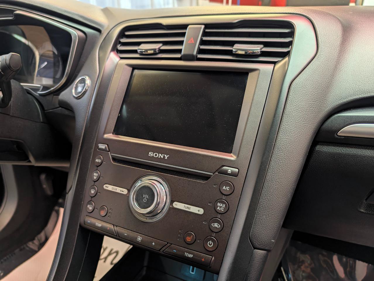 Used 2018 Ford Fusion Energi Titanium FWD image 13