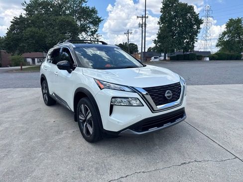 Used 2023 Nissan Rogue SL w/ SL Premium Package FWD image 2
