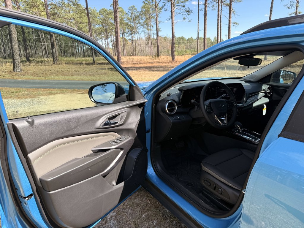 New 2026 Chevrolet Trax ACTIV w/ Driver Confidence Package FWD image 12