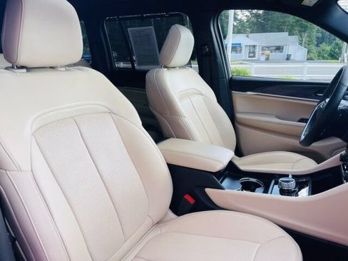 Used 2025 Jeep Grand Cherokee Limited w/ Luxury Tech Group II AWD/4WD image 12