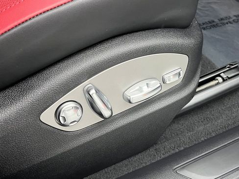 Used 2025 Porsche Macan image 35