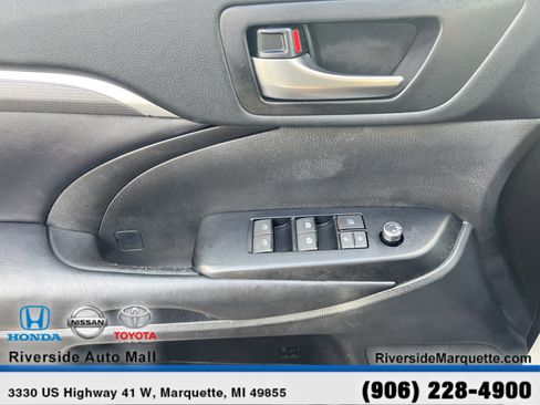 Used 2019 Toyota Highlander AWD V6 image 24