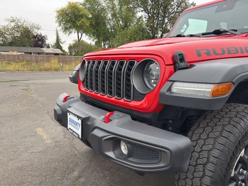 Used 2025 Jeep Wrangler Unlimited Rubicon AWD/4WD image 5