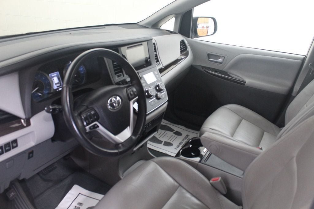 Used 2017 Toyota Sienna XLE w/ XLE Navigation Package AWD/4WD image 5