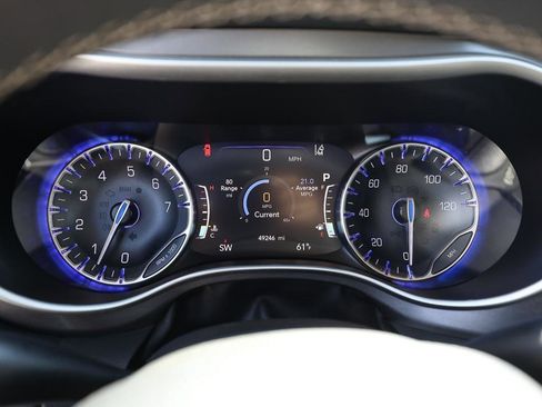 Used 2024 Chrysler Pacifica Touring-L FWD image 14