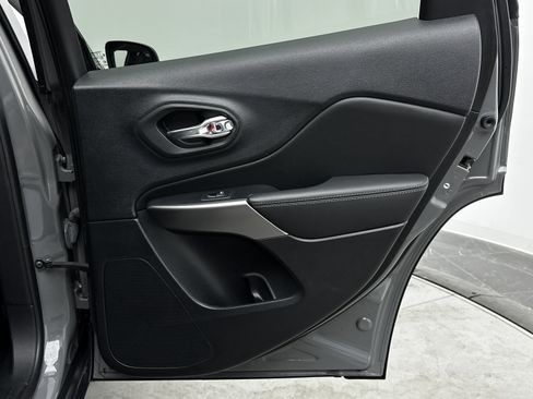 Used 2022 Jeep Cherokee Latitude Lux w/ Sun & Sound Group image 35