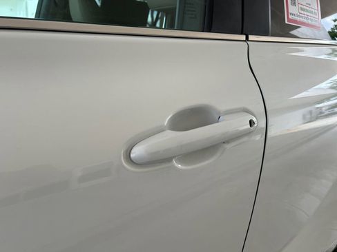 Used 2024 Toyota Highlander XLE AWD/4WD image 21