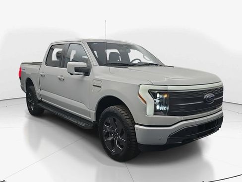 Used 2023 Ford F150 Lightning Lariat image 2