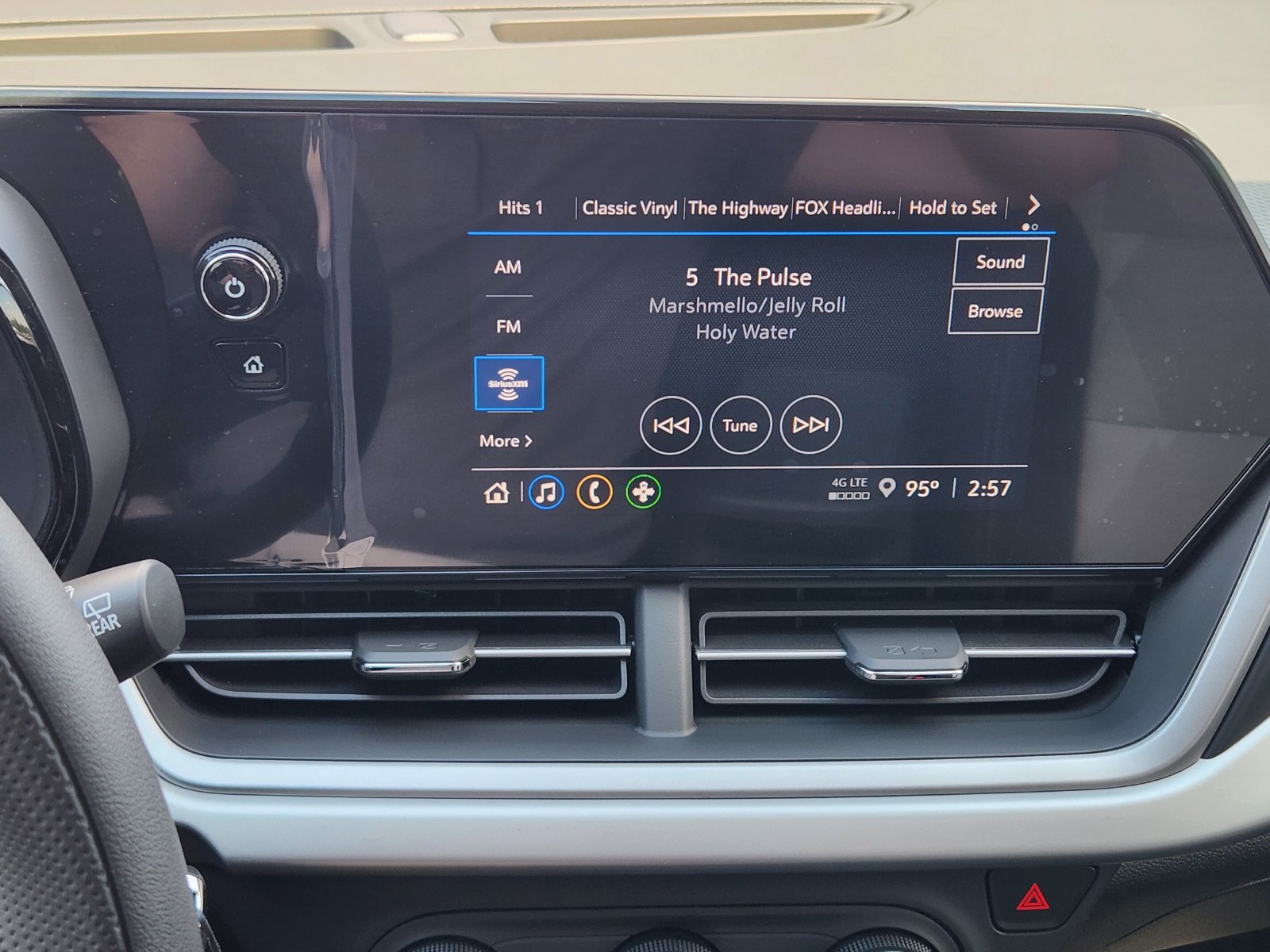 New 2026 Chevrolet Trax LS w/ LS Convenience Package FWD image 16