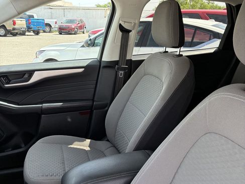 Used 2022 Ford Escape SE image 9