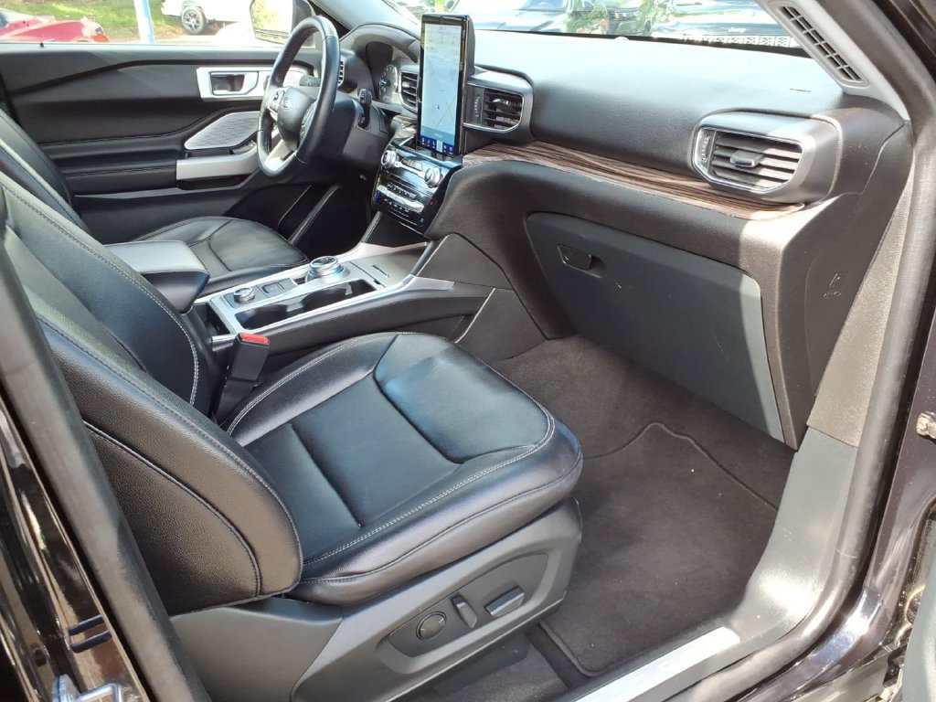 Used 2023 Ford Explorer Limited w/ Limited Technology Package AWD/4WD image 12