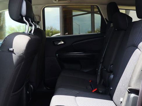 Used 2020 Dodge Journey SE image 32