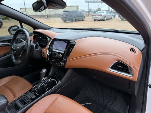 Used 2017 Chevrolet Cruze Premier image 40