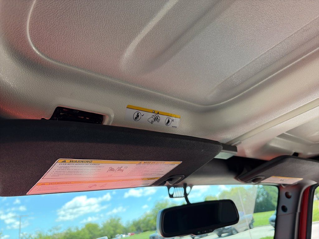 Used 2015 Jeep Wrangler Unlimited Sahara w/ Connectivity Group AWD/4WD image 24