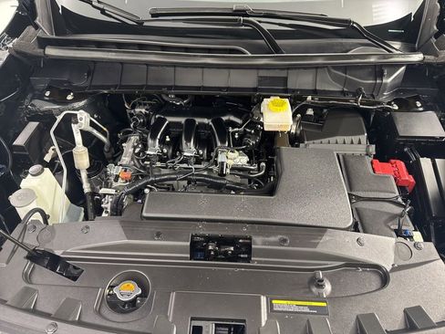 Used 2025 Nissan Pathfinder Platinum image 13