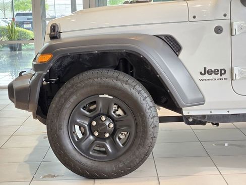 Used 2025 Jeep Wrangler Sport image 9