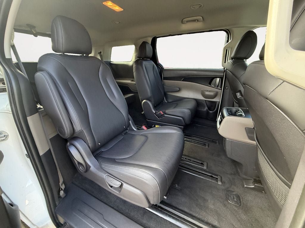 Used 2026 Kia Carnival FWD image 23