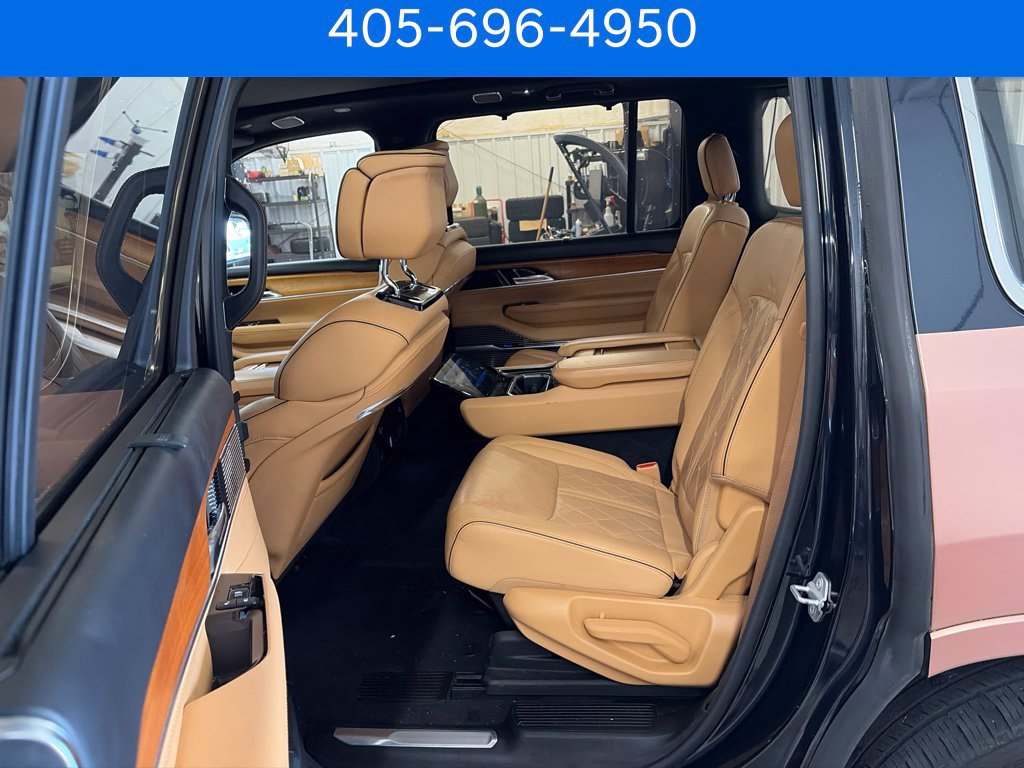 Used 2023 Jeep Grand Wagoneer Series III AWD/4WD image 8