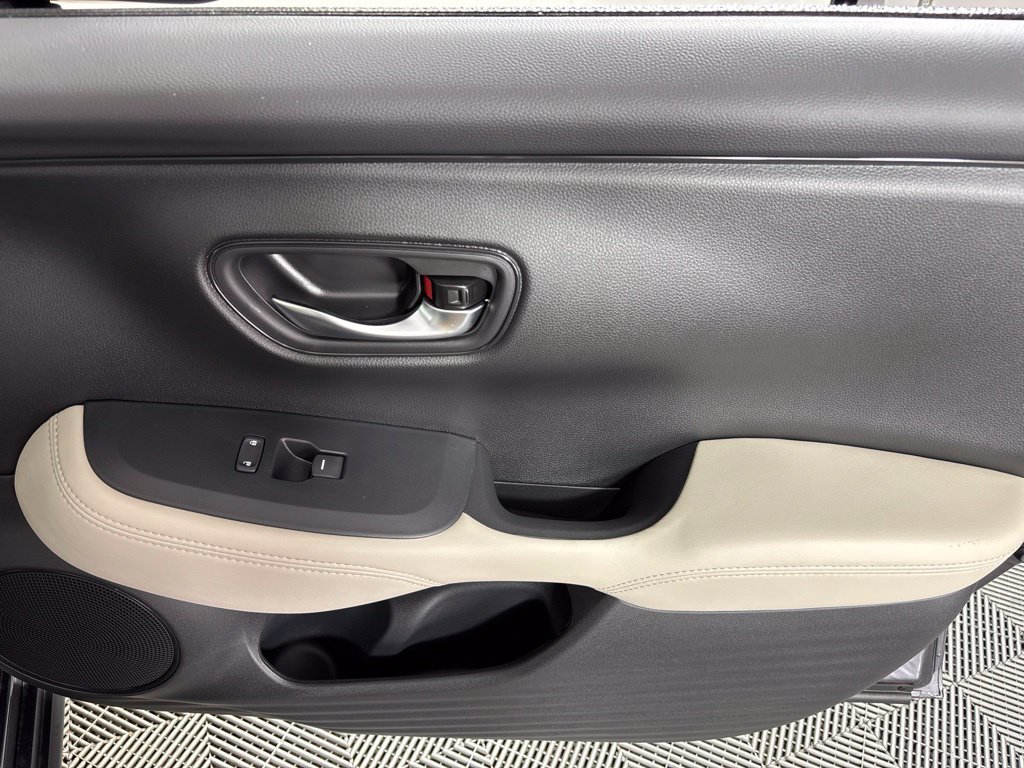 Used 2027 Honda HR-V LX image 13