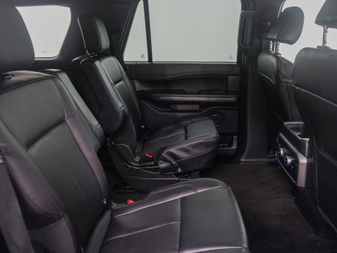 Used 2021 Ford Expedition XLT image 12