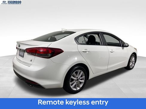 Used 2017 Kia Forte S image 5