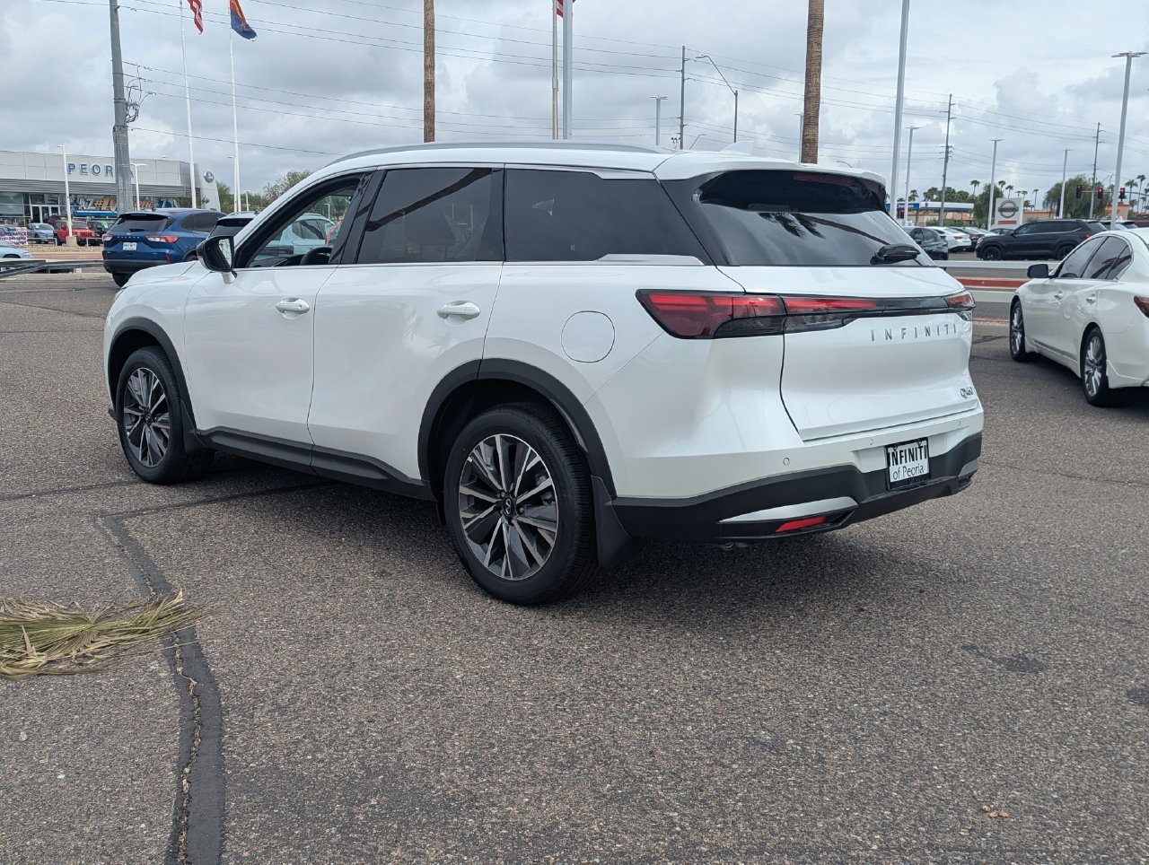 New 2027 INFINITI QX60 Luxe FWD image 3