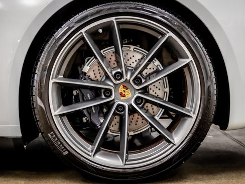 Used 2024 Porsche 911 Carrera RWD image 37